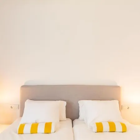 Jazmin: Luxurious Close To The *