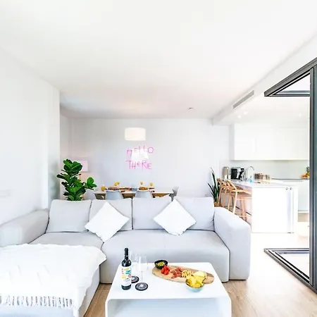 Jazmin: Luxurious Close To The *