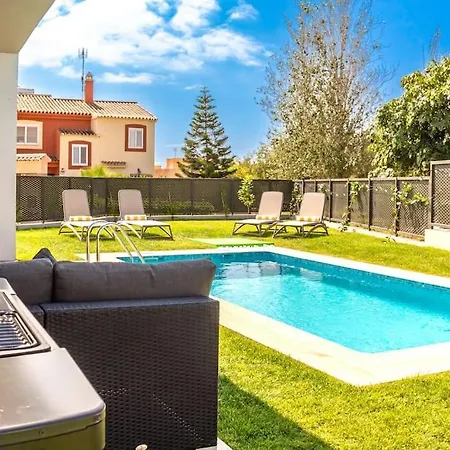 Jazmin: Luxurious Close To The Villa *